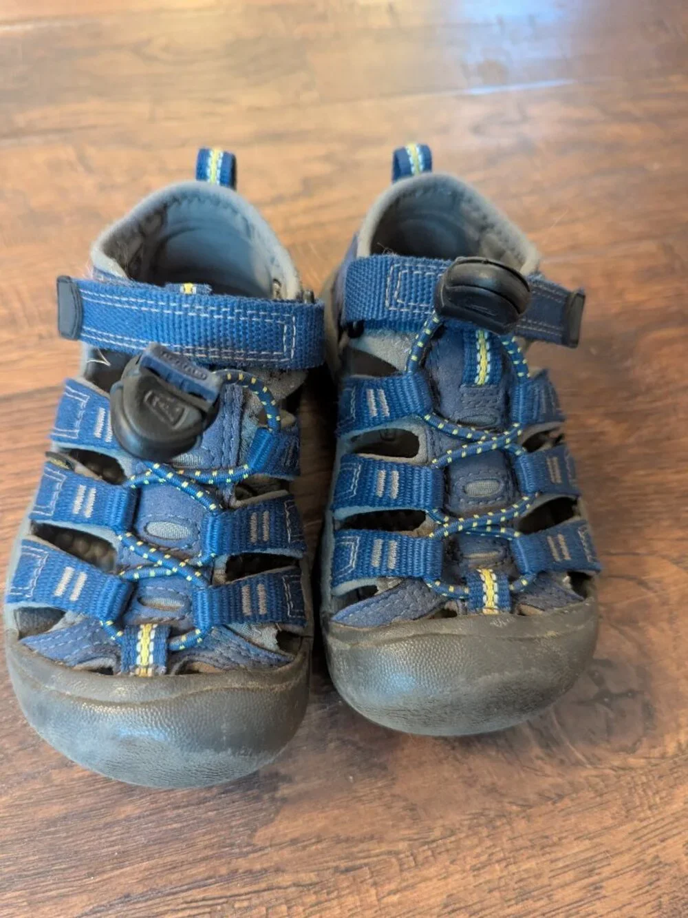 Toddler keens size 9